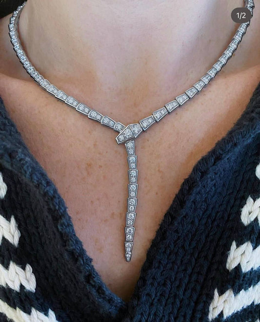 BVLGARI SET❤️‍🔥
Master quality 💯
Necklace 🌸
Earring 🍁
Bangle 🔥
Ring 🦋
With normal boxes 🗃️ 
330 dhs🪙🌨️

Zain216
♥️♥️♥️