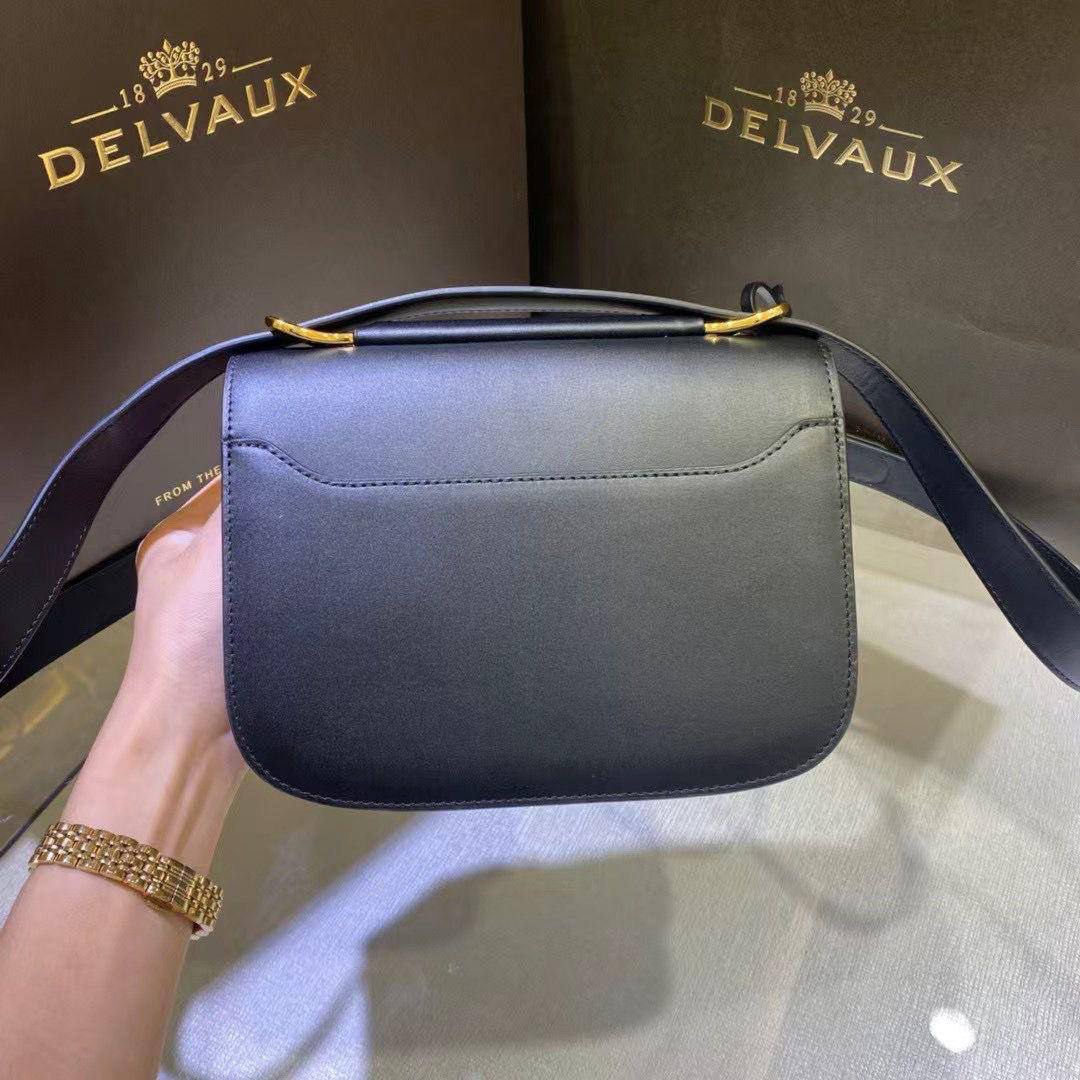 Delvaux 
Small Lingot shoulder bag in Olen calf leather❤️🥀

For Price 👇 WhatsApp✅
0568585901 
0507557372
0552275751 Owner Zain 👌

Zain71
♥️♥️♥️