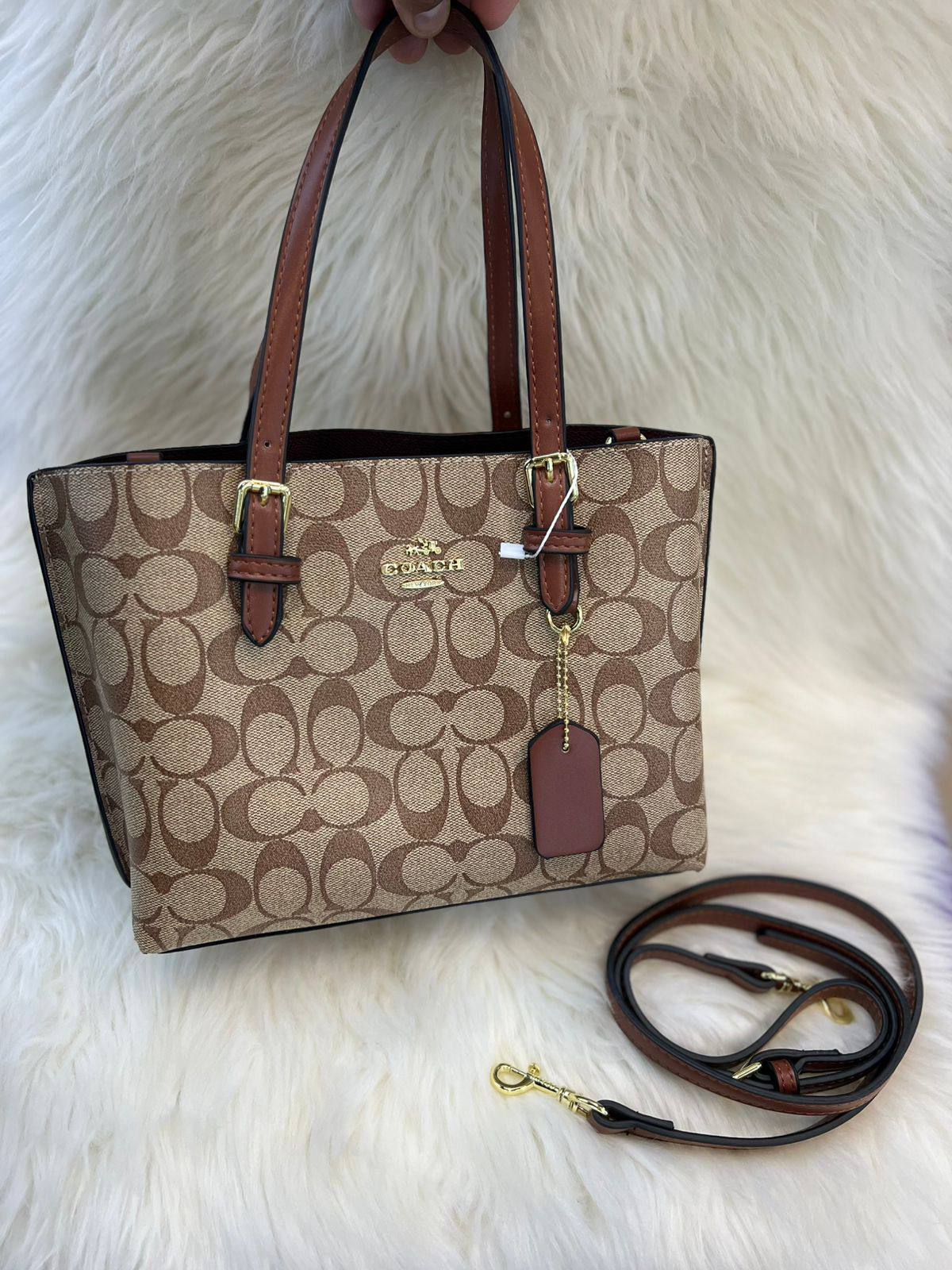 Coach

25cm
100 dhs🇦🇪🇦🇪

with box

Zain118
♥️♥️♥️