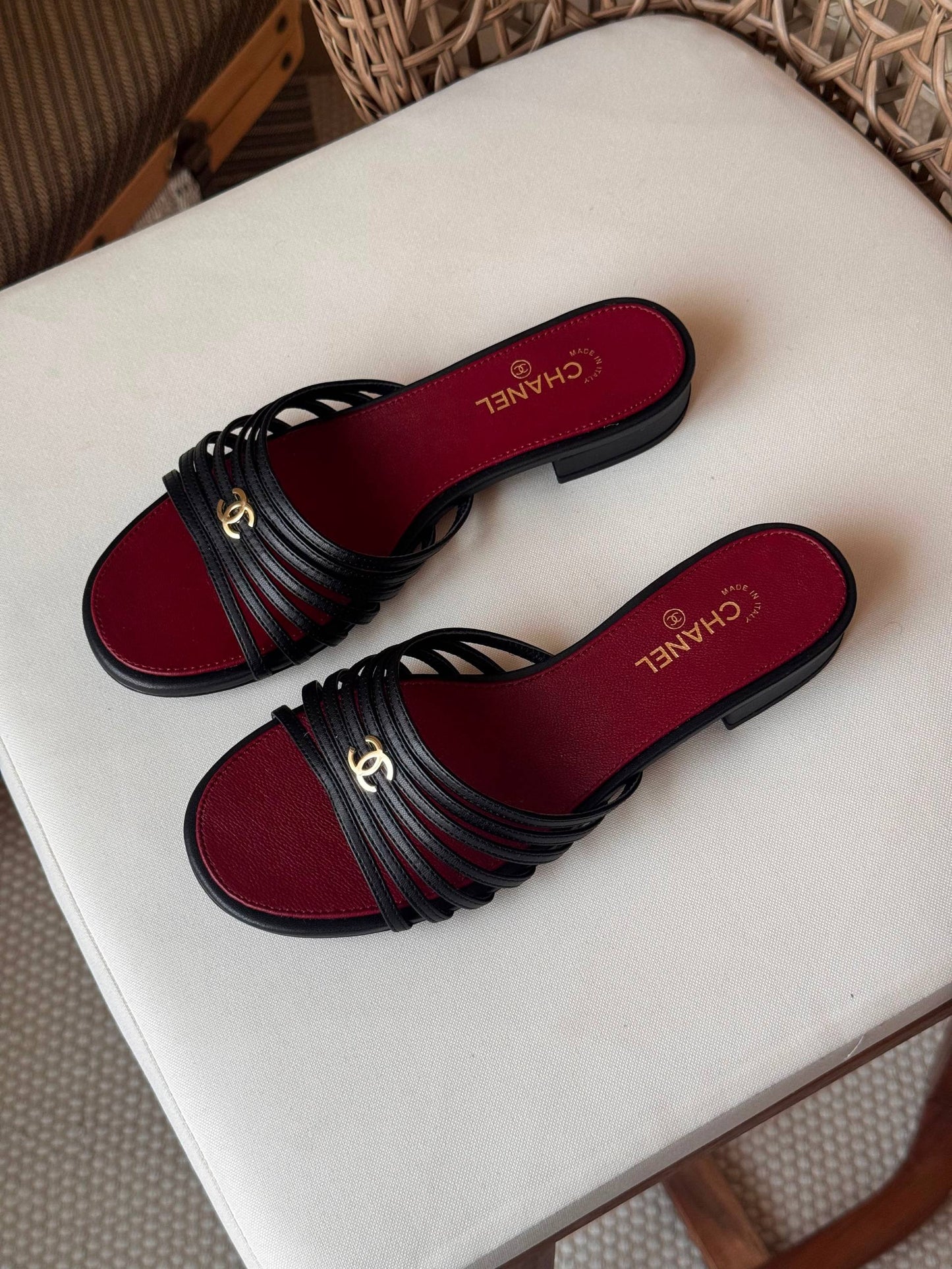 CHANEL 
✨ New Collection
👠 36–41
💎 Premium Quality
🔥 Super Master
450 dhs✅

Zain198
♥️♥️♥️