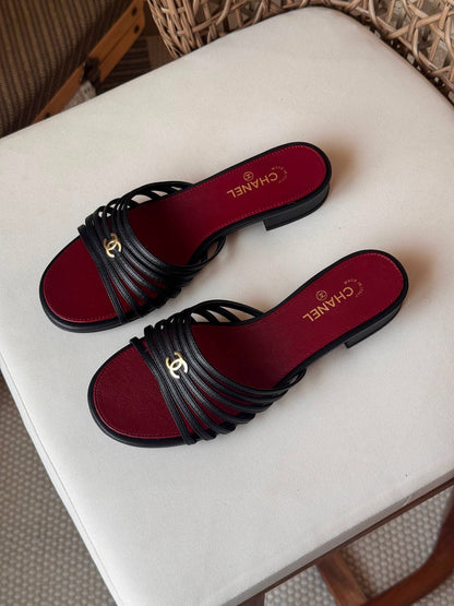 CHANEL 
✨ New Collection
👠 36–41
💎 Premium Quality
🔥 Super Master
450 dhs✅

Zain198
♥️♥️♥️