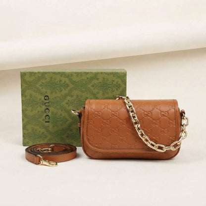 GUCCI GG Emblem
Flap bag in Gold Chain
Embossed GG Leather
Gold Hardware
With long belt strap
Size 21 cm
With BOX

100 dhs🇦🇪🇦🇪

Zain239
♥️♥️♥️