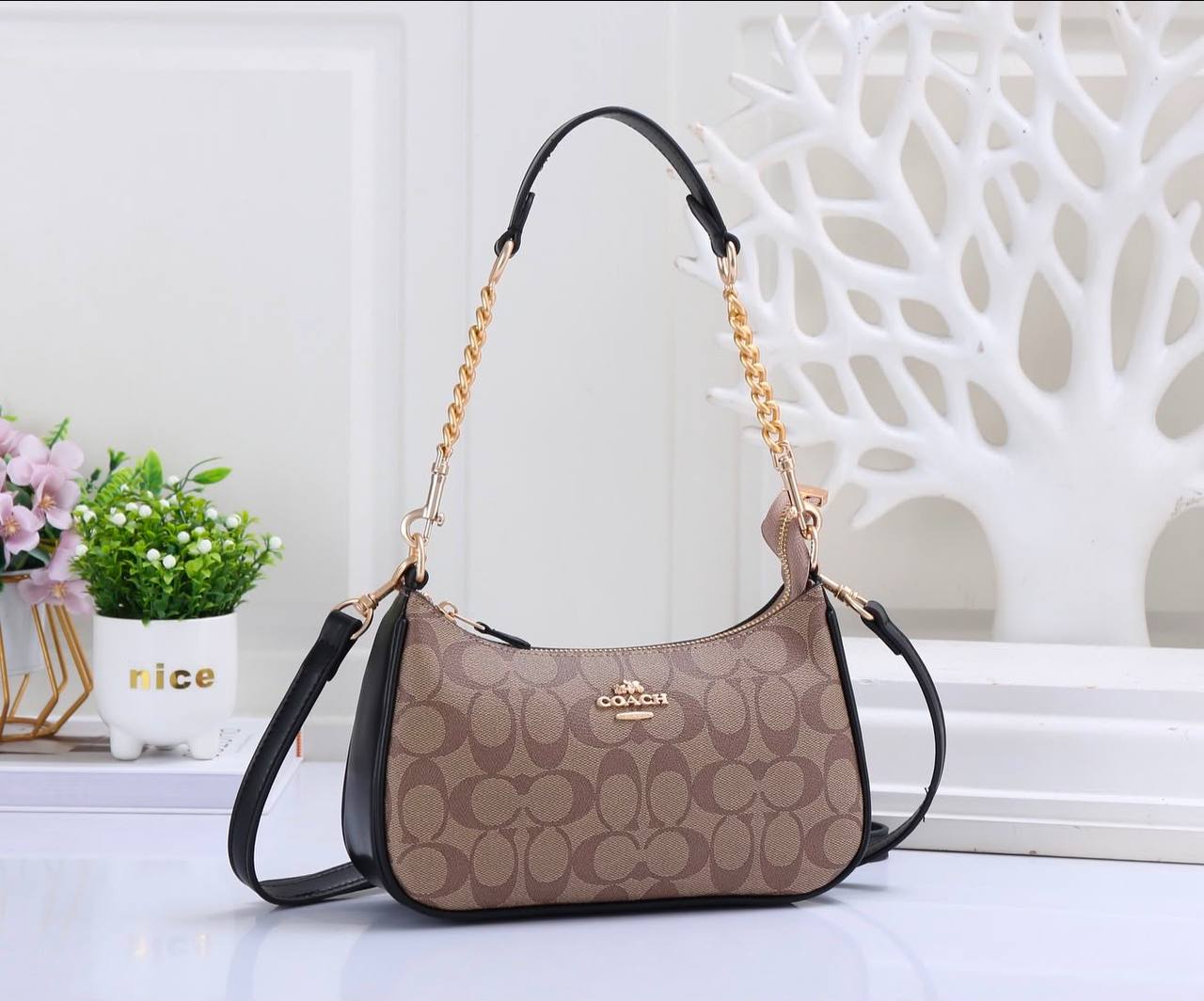 Coach
25cm 
95 dhs✅
With Box

Zain50
♥️♥️♥️