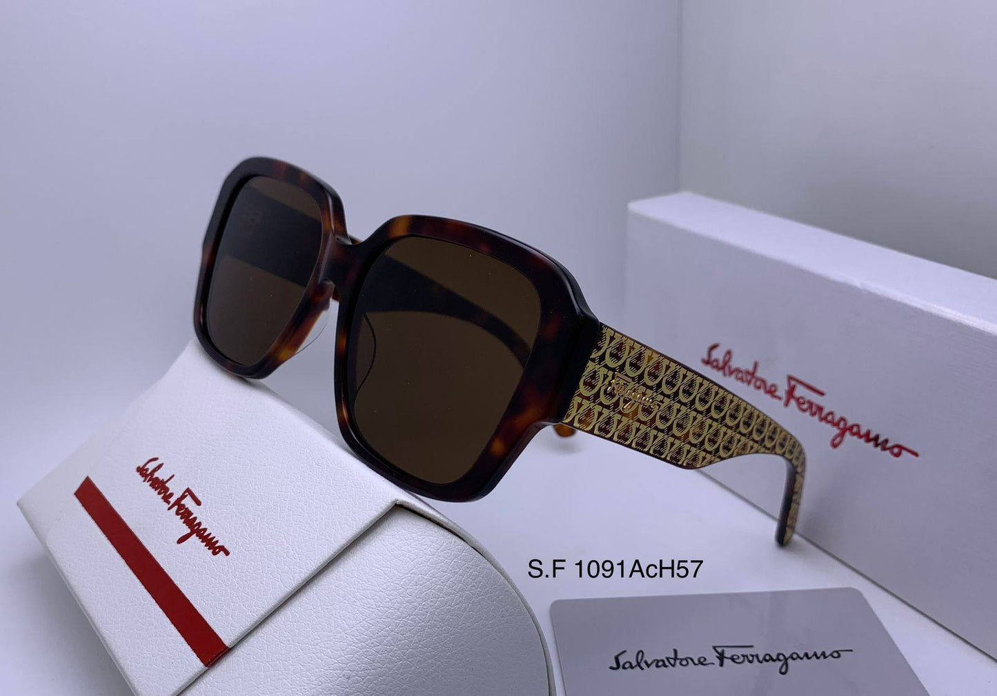 Ladies sunglasses 
masters quality 
180 dhs👑

Zain126
♥️♥️♥️