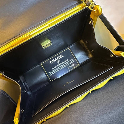 CHANEL 
COPY ONE 
WITH BOX 
🎁🎁🎁

190 DHS✅

Zain17
♥️♥️♥️