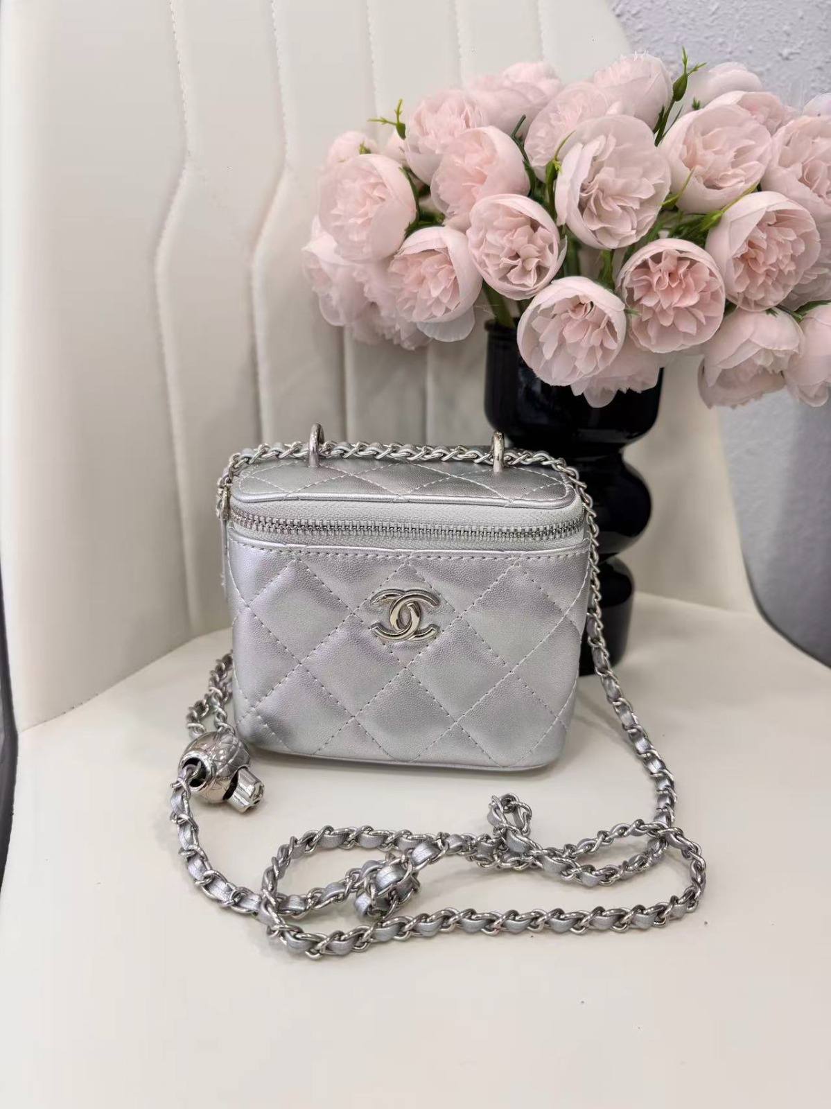 CHANEL

best quality 
with box

95 dhs🇦🇪🇦🇪

size11CM
Zain290
♥️♥️♥️