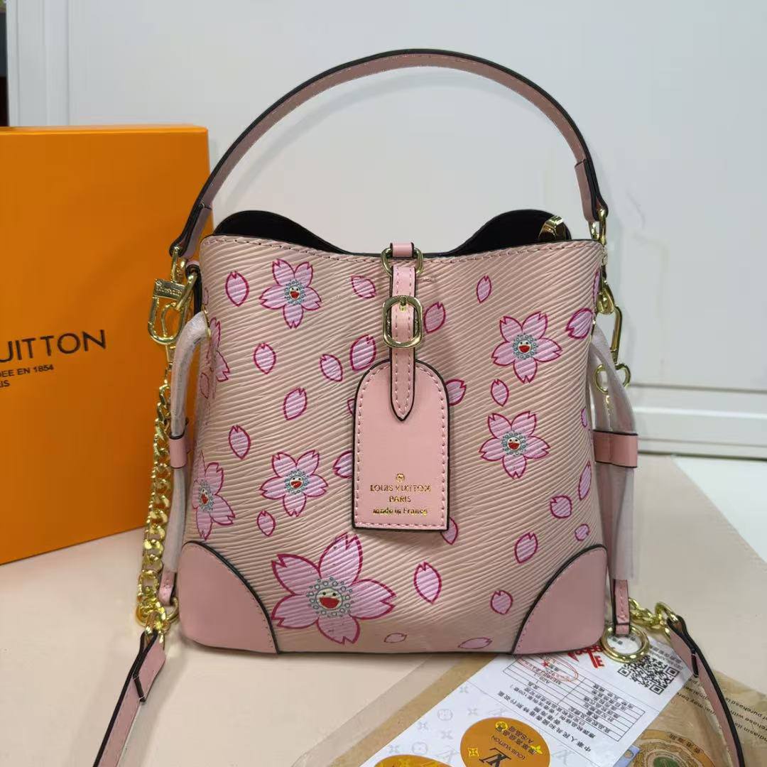 LV

Best quality 
with box
115 dhs🇦🇪🇦🇪

size 21CM

Zain290
♥️♥️♥️