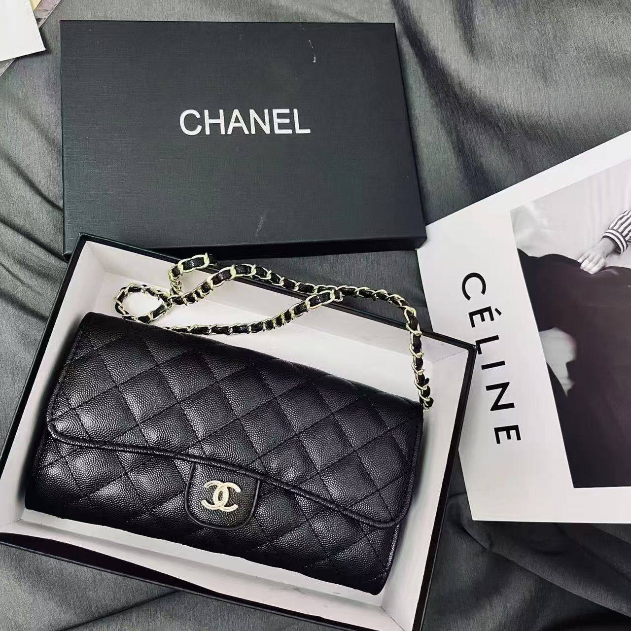 Chanel

with box
🎁🎁🎁

90 dhs❣️

Zain07
♥️♥️♥️