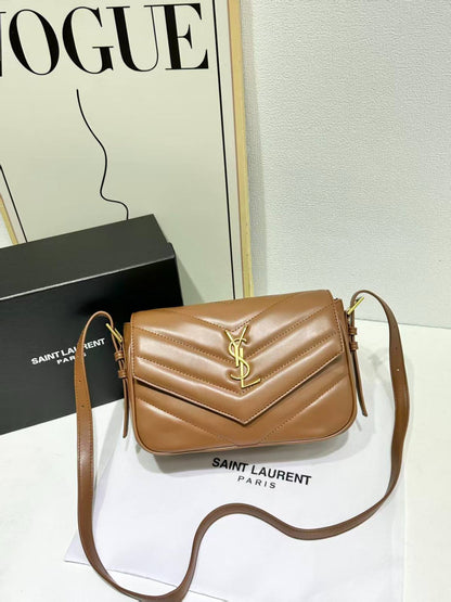 YSL

Best quality 
with box

115 dhs🇦🇪🇦🇪

size 26CM
Zain290
♥️♥️♥️