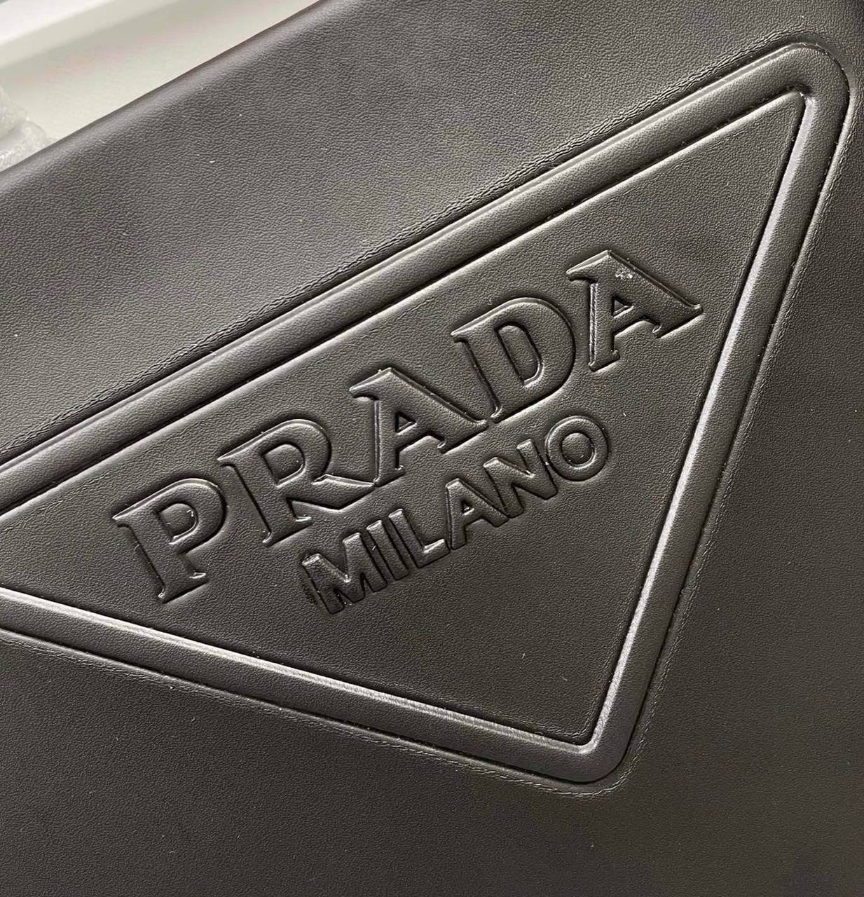 PRADA
  GOOD QUALITY
100 dhs💓

Zain295
♥️♥️♥️