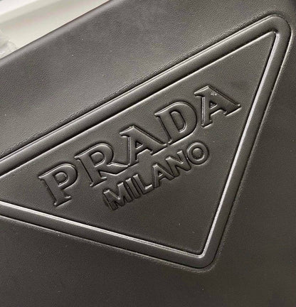 PRADA
  GOOD QUALITY
100 dhs💓

Zain295
♥️♥️♥️
