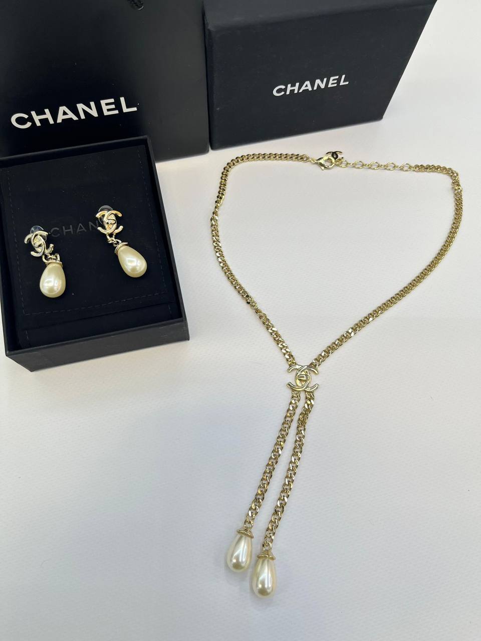 Chanel set ☘️
Necklace 
Earrings 
*Master Quality* 💕

*95* AED normal box 📦

Zain48
♥️♥️♥️