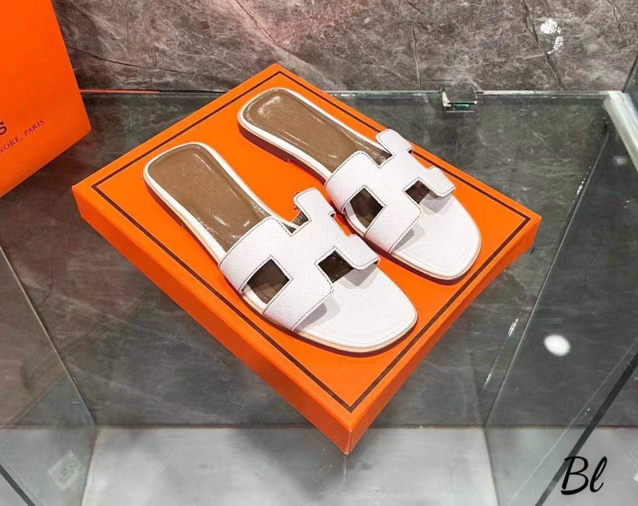 Hermes 
75 dhs🌺
good quality 
size 36 to 42 

Zain278
♥️♥️♥️