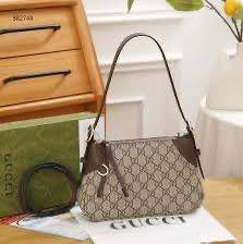 Gucci
95 dhs✅ 

with box
🎁🎁🎁

Zain72
♥️♥️♥️