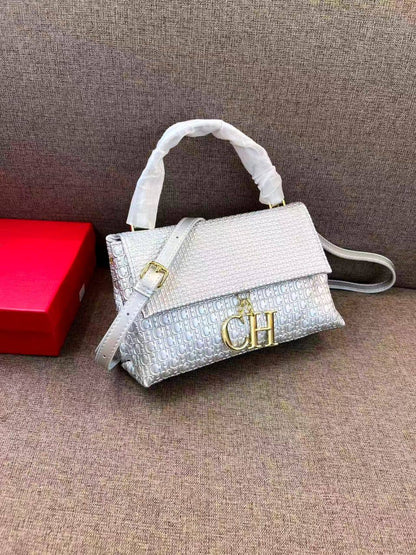 CH

90 dhs🌺

with box
🎁🎁🎁

size 24cm

Zain26
♥️♥️♥️