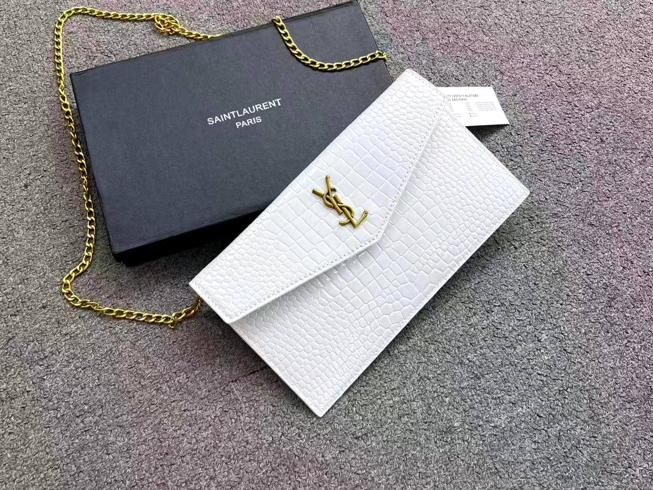 YSL
75 dhs🇦🇪🇦🇪
with box

Zain26
♥️♥️♥️