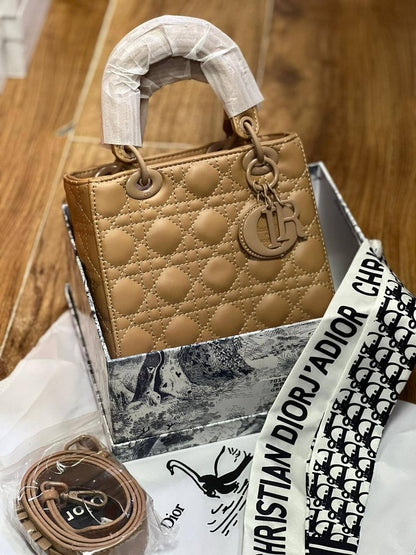 Dior
120 dhs🇦🇪
With Box

Zain50
💓💓💓