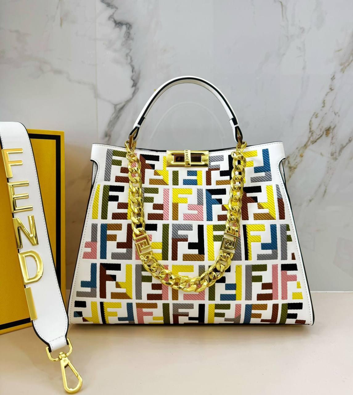 FENDI 
COPY ONE NEW CAME 
170 dhs💓

Zain39
♥️♥️♥️