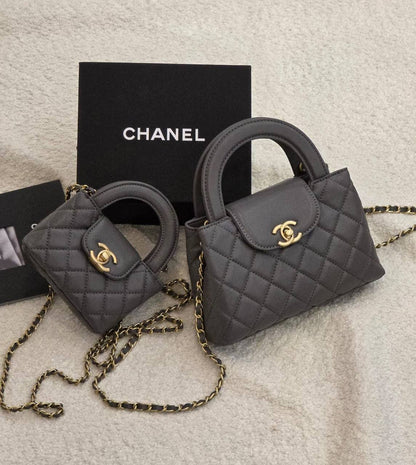 Chanel

 20Cm 
230 dhs🌺

 12Cm
170 dhs🌺

     WITH BOX
🎁🎁🎁

Zain131
♥️♥️♥️
