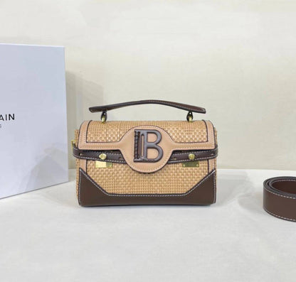 BALMAIN 
HIGH QUALITY 

WITH BOX 
🎁🎁🎁

130 dhs🪙🖤

Zain39
♥️♥️♥️