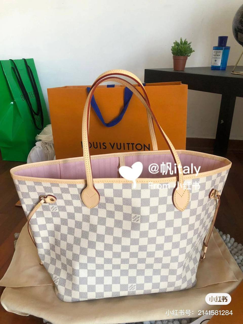 LV Master
Neverfull 
320 dhs❣️
#Medium size 31cm💕🥳

Zain228
♥️♥️♥️