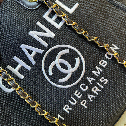 CHANEL 

NEW CAME 

GOOD QUALITY 

95 dhs🪙🪙

Zain39
♥️♥️♥️