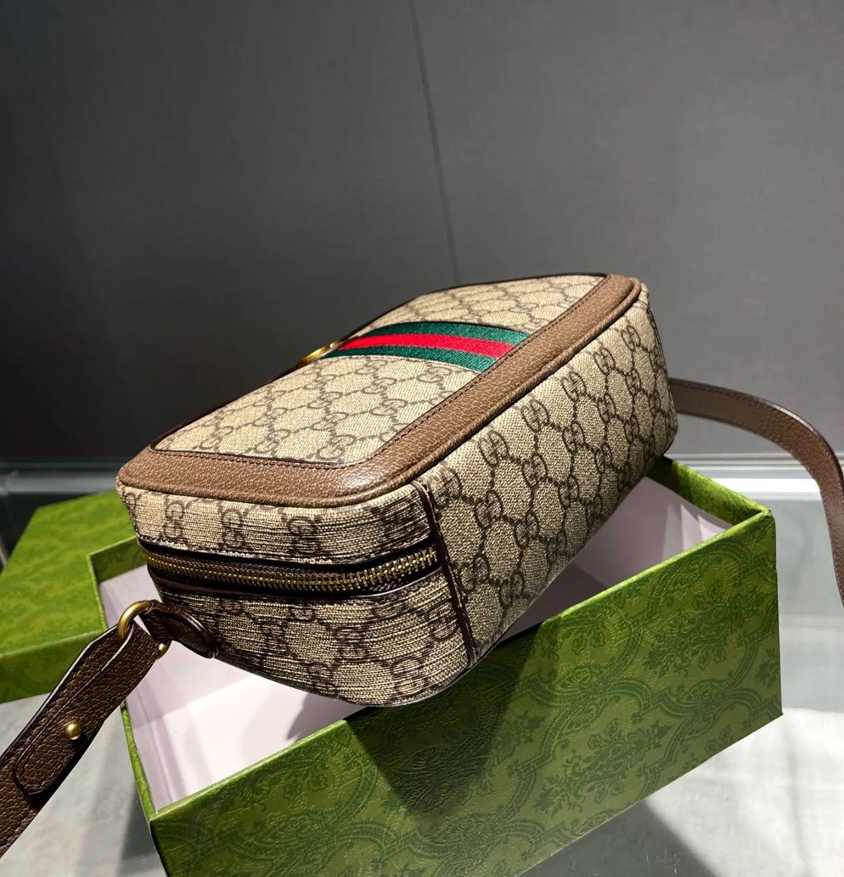 GUCCI 
UNISEX GOOD QUALITY 
WITH BOX 
🎁🎁🎁

95 dhs✅

Zain39
♥️♥️♥️