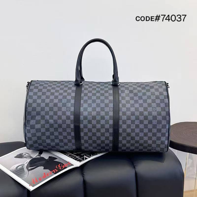 LV / GUCCI
TRAVELLING BAG
ᴄᴀɴᴠᴀss ᴍᴀᴛᴇʀɪᴀʟ
sɪᴢᴇ : 55 cm

70 dhs✅

Zain31
♥️♥️♥️