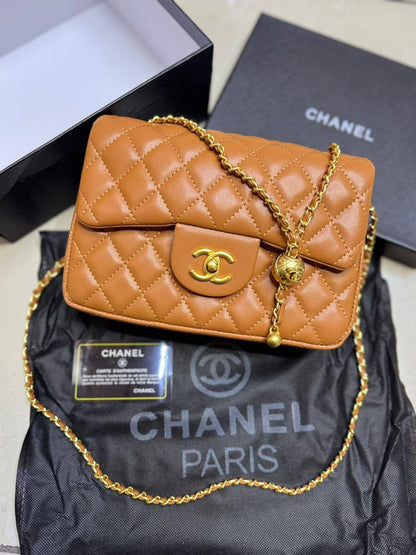 🌷 Chanel CF
1⃣️ First quality +🎁
Size : 22 * 16  cm
85 dhs👑
with box🎁

Zain115
♥️♥️♥️