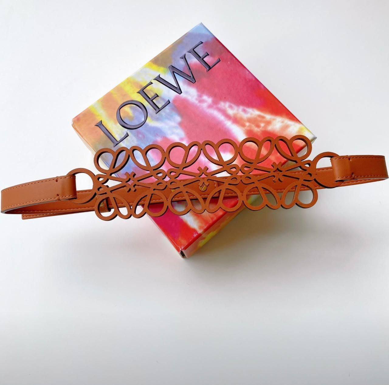LOEWE
💙*SUPER MASTER QUALITY*💙
💙*13CM-6CM*💙
💙*WITH ORIGINAL BOX*💙
350 dhs✅

Zain281
♥️♥️♥️