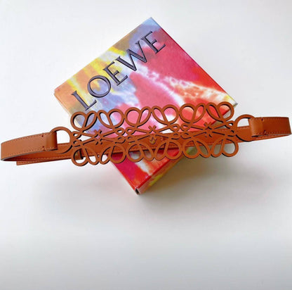LOEWE
💙*SUPER MASTER QUALITY*💙
💙*13CM-6CM*💙
💙*WITH ORIGINAL BOX*💙
350 dhs✅

Zain281
♥️♥️♥️