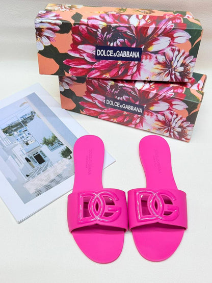 Slippers
Size 36-41
65 dhs✅

Zain236
♥️♥️♥️