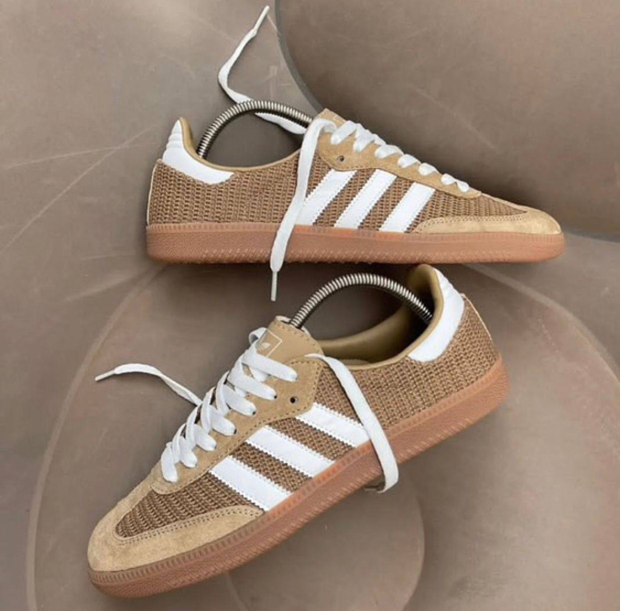 ADIDAS SAMBA OG CARDBOARD🤎
36-45 AVAILABLE 🤩
180 dhs💓

Zain242
♥️♥️♥️
