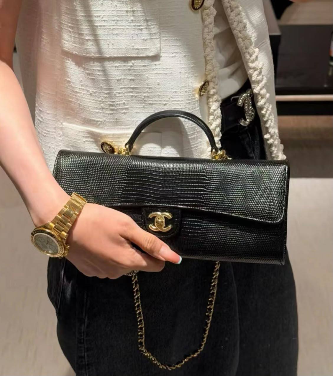 CHANEL 

NEW CAME 

GOOD QUALITY 

105 dhs🇦🇪🇦🇪

Size :25cm

Zain39
Zain295
Zain17
♥️♥️♥️