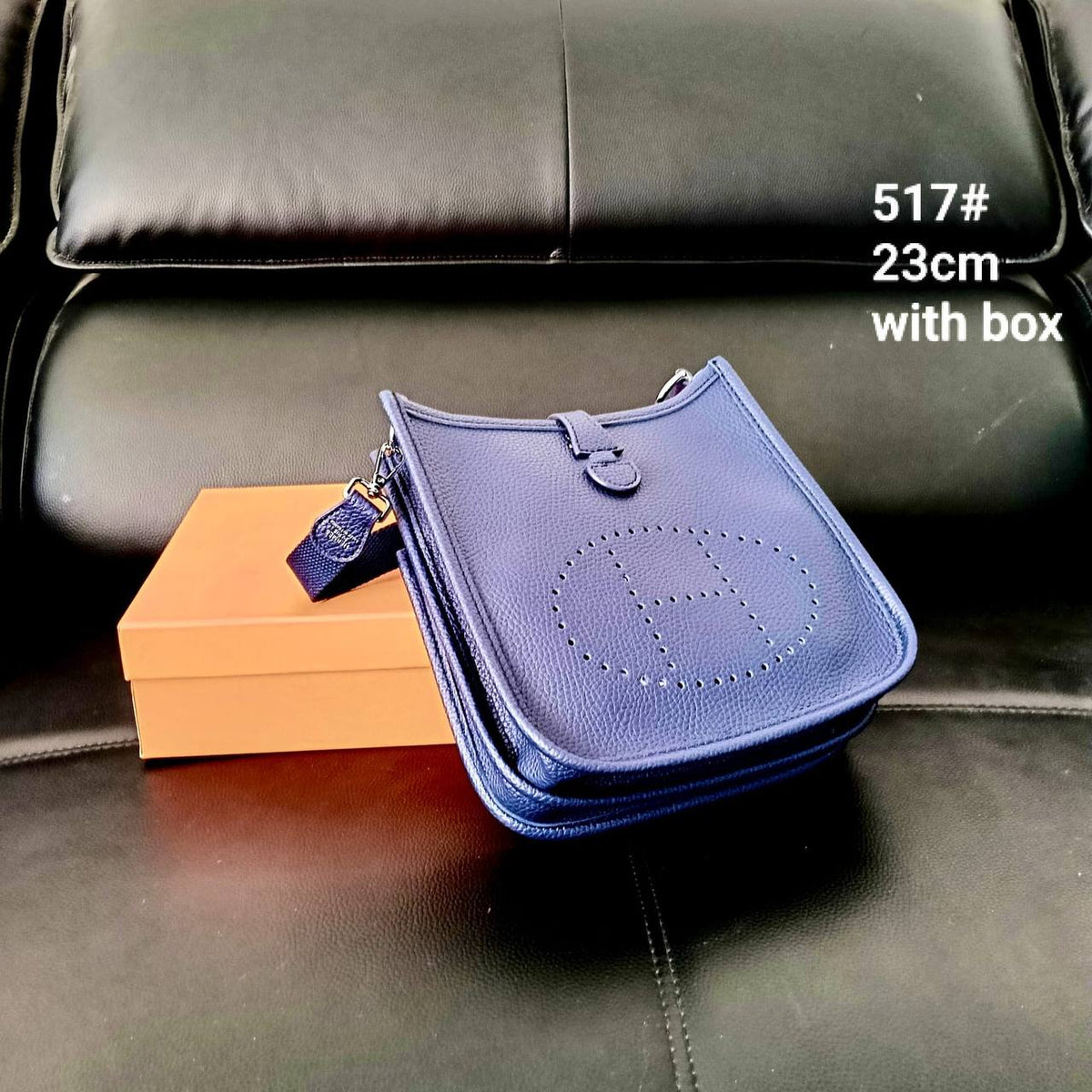 Hermes

105 dhs🇦🇪🇦🇪

with box

size 23cm

High quality

Zain26
♥️♥️♥️