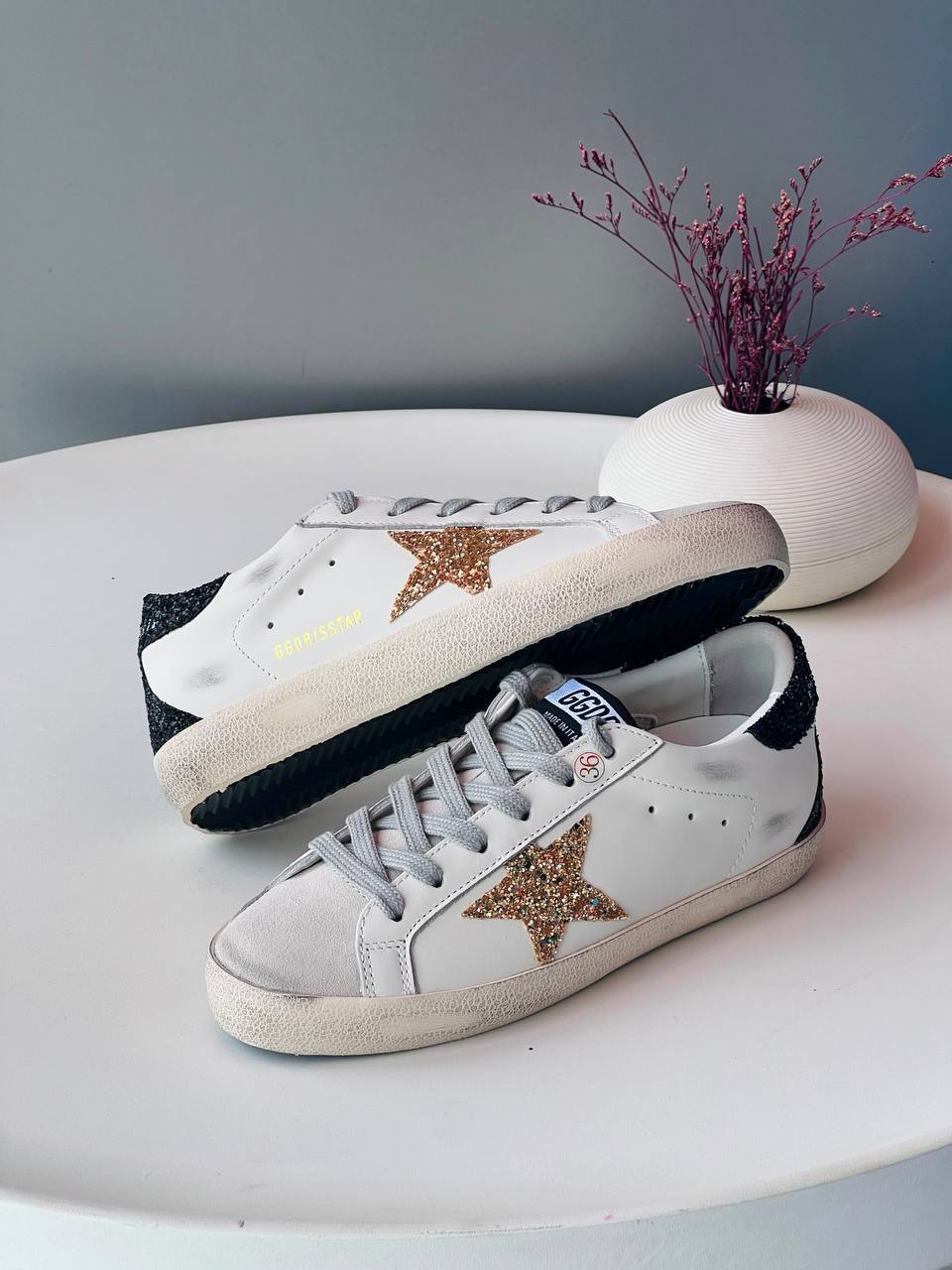 GOLDEN GOOSE✨⭐️
Size 36-41
_Super master high quality_🪡
450 dhs💓

Zain176
♥️♥️♥️