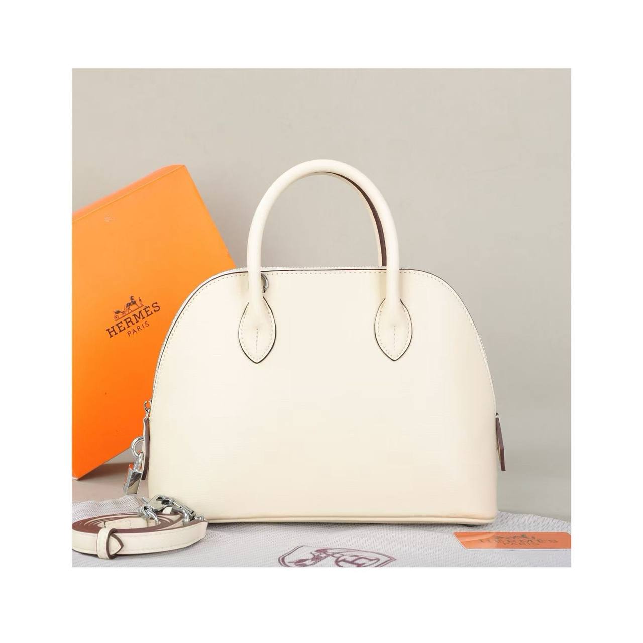 HERMES 
BIG SIZE GOOD QUALITY *WITH BOX 🎁

110 dhs✅

Zain39
♥️♥️♥️