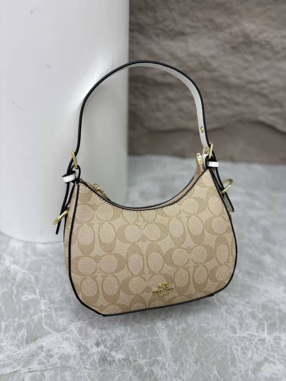 Coach
70 dhs✅

Zain232
♥️♥️♥️