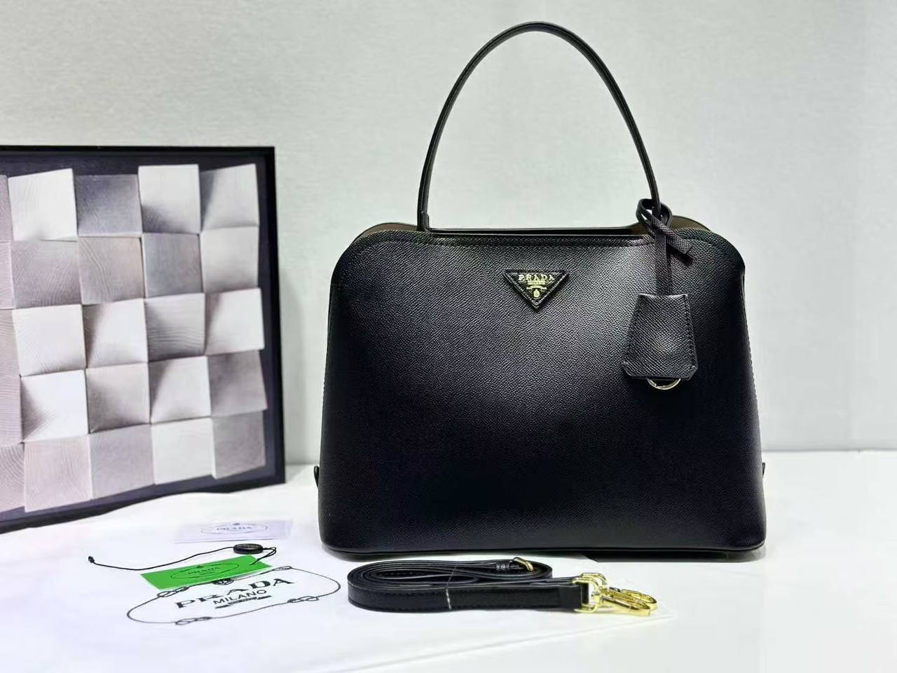 PRADA 
HIGH QUALITY 
120 dhs✅

Zain295
♥️♥️♥️