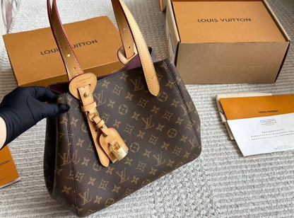 LV

100 dhs💓

GOOD-quality 

with box🎁🎁🎁

Zain35
♥️♥️♥️