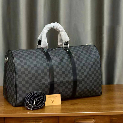 LV TRAVELLING BAG 
GOOD QUALITY 
120 dhs✅
SIZE : 55cm

Zain39
♥️♥️♥️