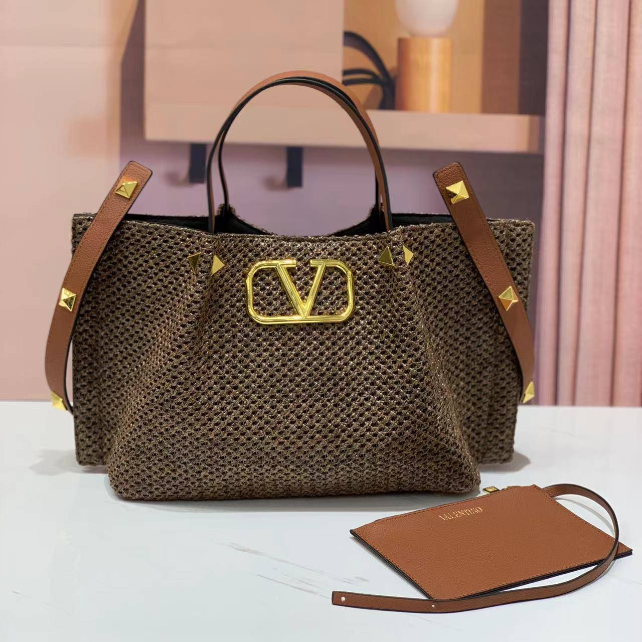 Valentino 
115 dhs❣️

Zain157
♥️♥️♥️