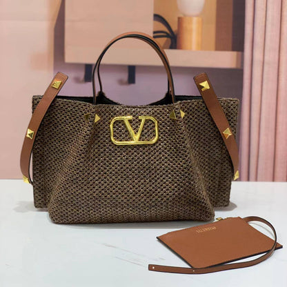 Valentino 
115 dhs❣️

Zain157
♥️♥️♥️