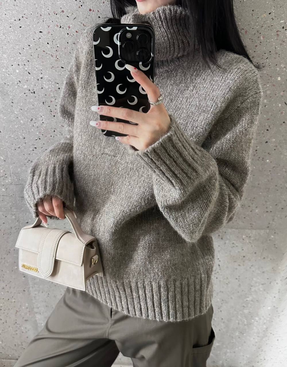 JACQUEMUS 

COPY ONE 

RESTOCK 

WITH BOX 

SMALL SIZE 190 DHS......
(Leather )

Zain295
♥️♥️♥️