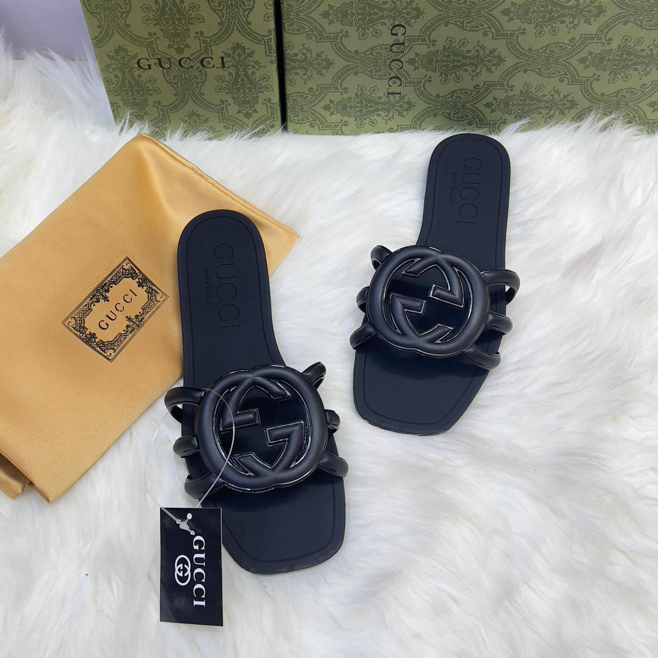 GUCCI  
120 dhs❣️
Size 36-41 available

Zain88
♥️♥️♥️