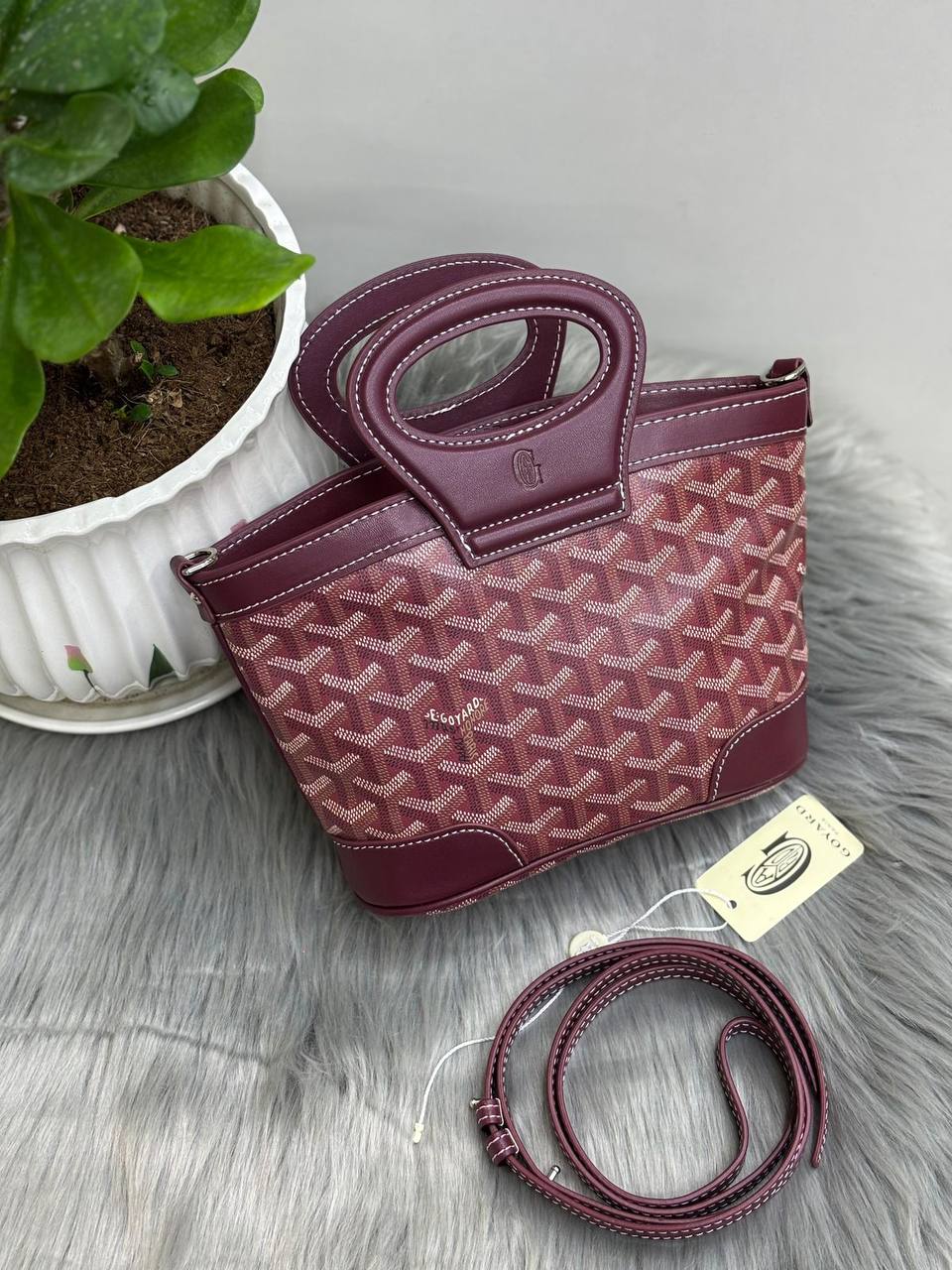 GOYARD
SIZE……(24CM)(high16CM)🌷
95 dhs💓

Zain244
♥️♥️♥️