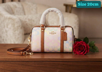 Coach
Best quality
Whith box’s
100 dhs🇦🇪🇦🇪
size 20cm

Zain158
♥️♥️♥️