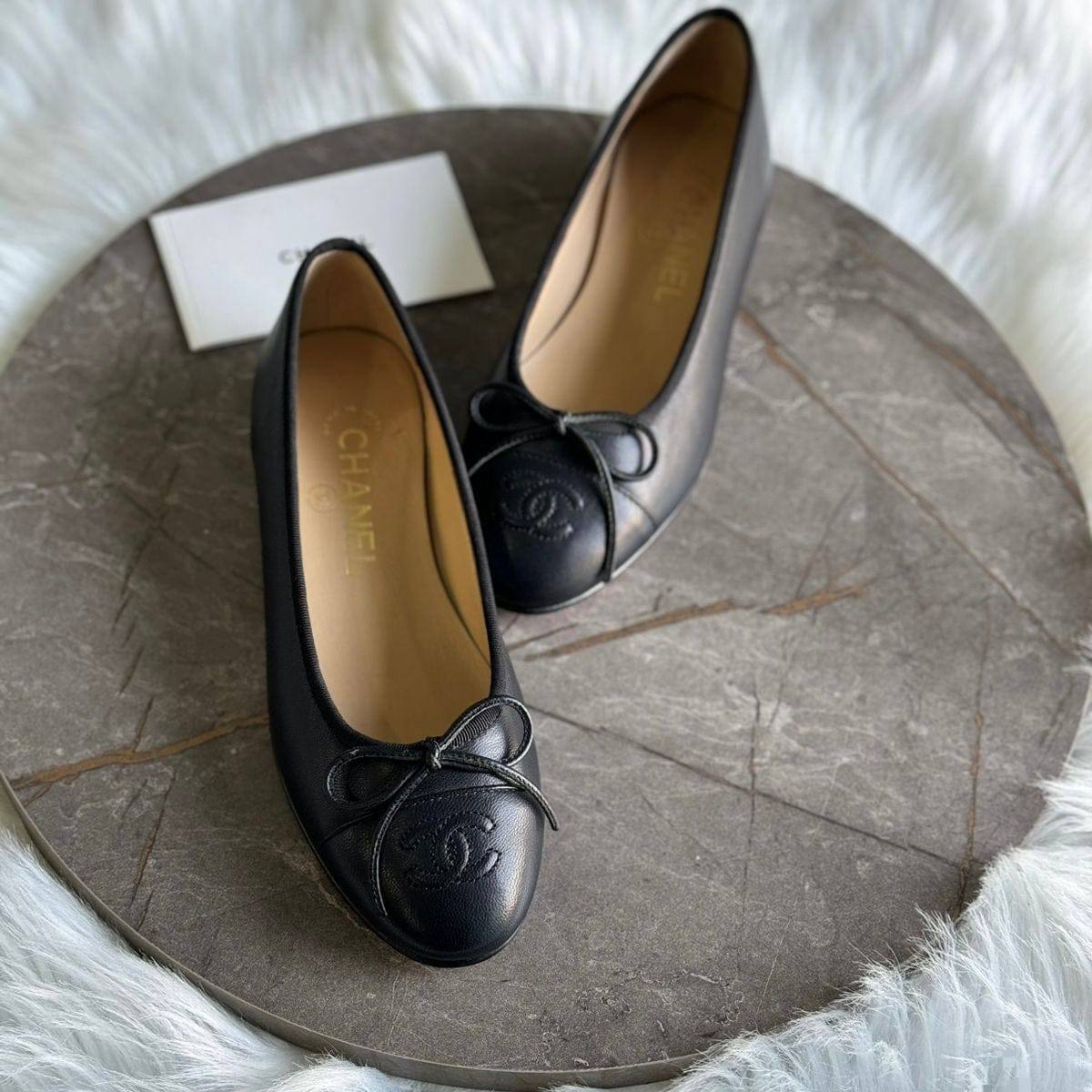CHANEL
☘️ *SIZE  36  to 41 ☘️       
280 dhs❣️

Zain224
♥️♥️♥️