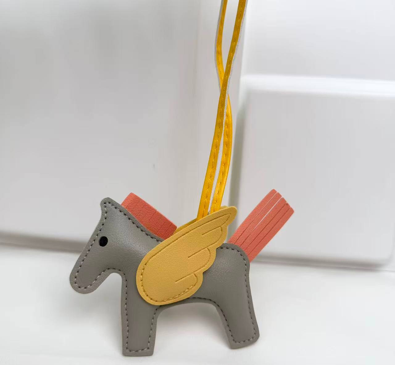Hermes Horse Bag Charm 🔥
15 dhs✅

Zain243
♥️♥️♥️