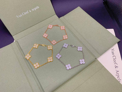 SET VCA
MASTER QUALITY 
NECKLACE BRACELET EARRINGS 
170 DHS🇦🇪🇦🇪 ✨💫

JUST BRACELET 
70 DHS🇦🇪🇦🇪✨💫

Zain89
♥️♥️♥️